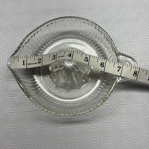 Vintage Clear Glass Citrus Juicer with Handle 6” Diameter - Picture 3 of 7